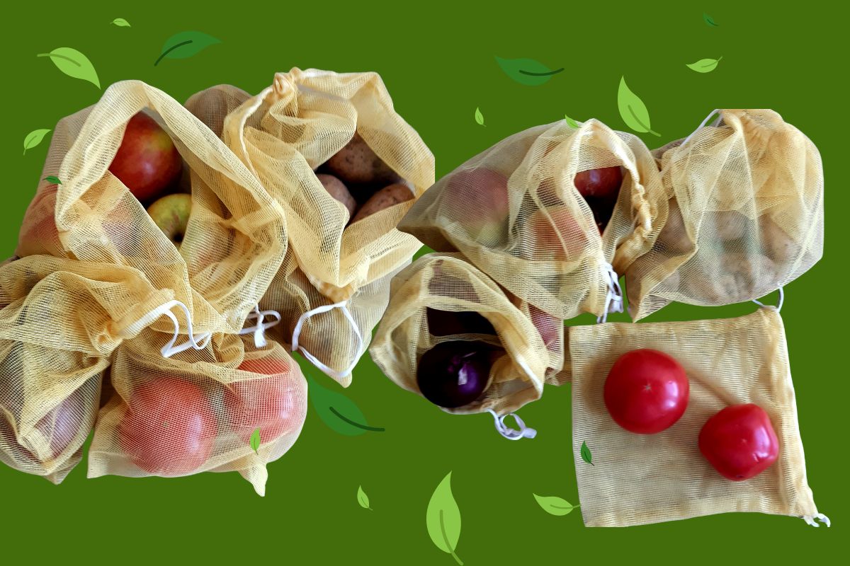 Na zielonym tle firankowe woreczki na warzywa i owoce